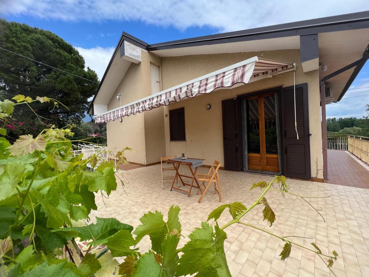 Casa Vacanze "Sautufao" Santa Venerina Exterior foto
