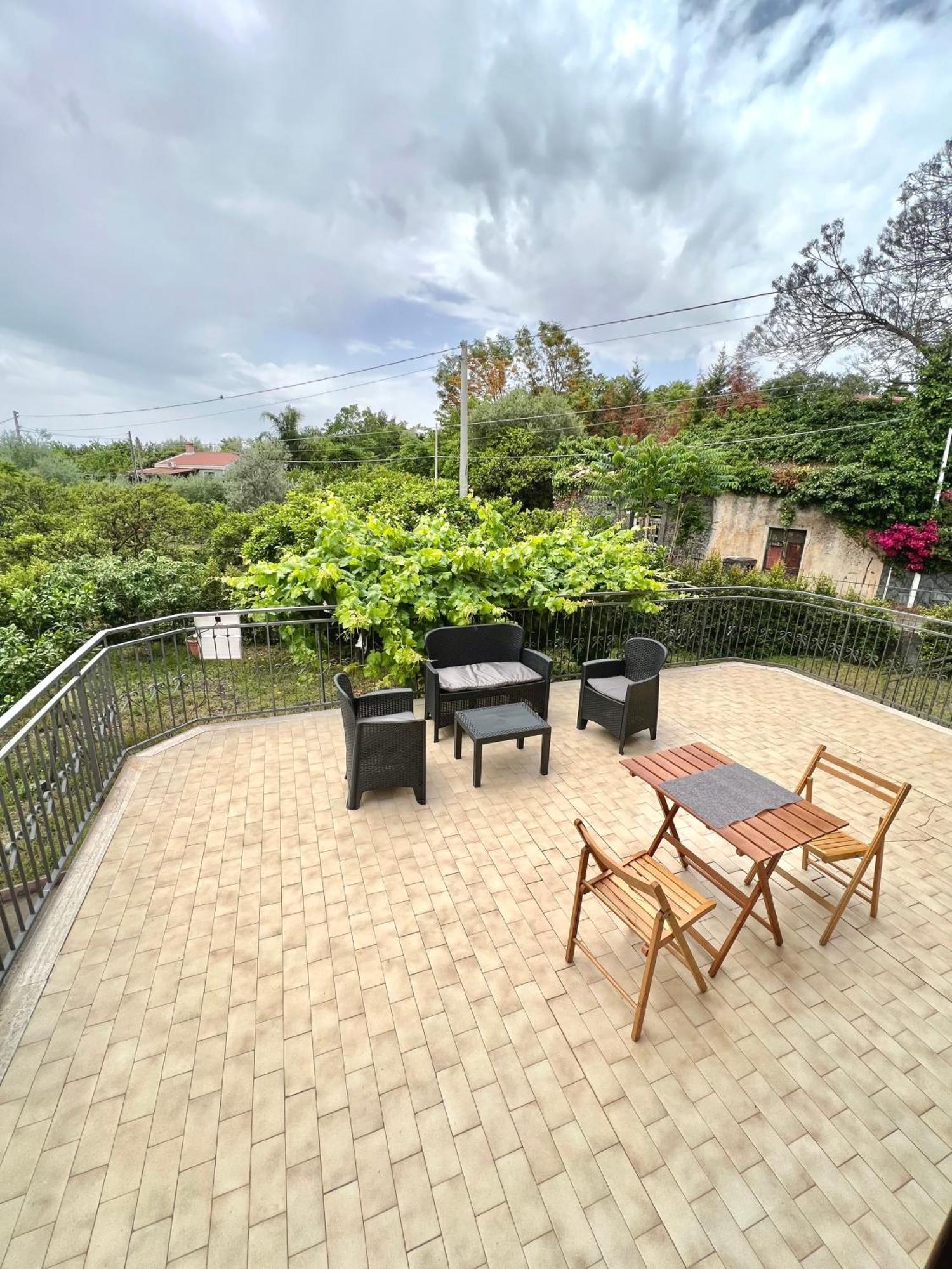 Casa Vacanze "Sautufao" Santa Venerina Exterior foto